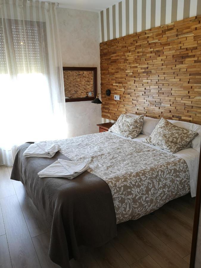 סגוביה Hostal Juan Bravo מראה חיצוני תמונה
