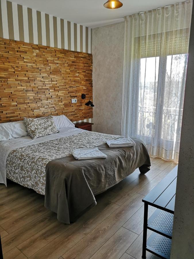סגוביה Hostal Juan Bravo מראה חיצוני תמונה