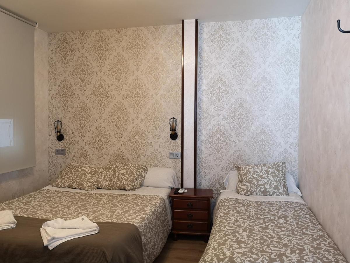 סגוביה Hostal Juan Bravo מראה חיצוני תמונה