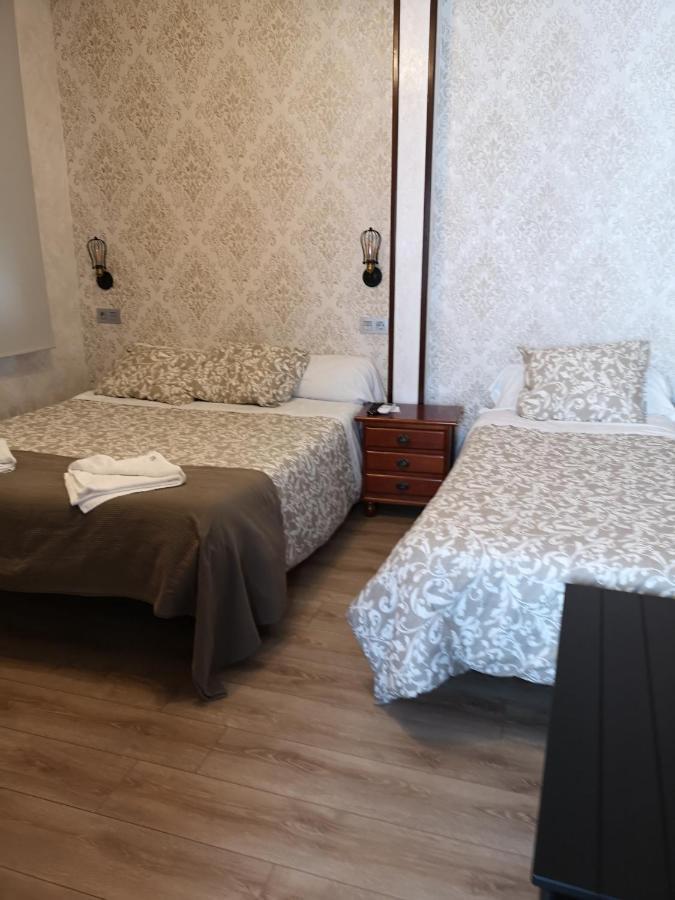 סגוביה Hostal Juan Bravo מראה חיצוני תמונה