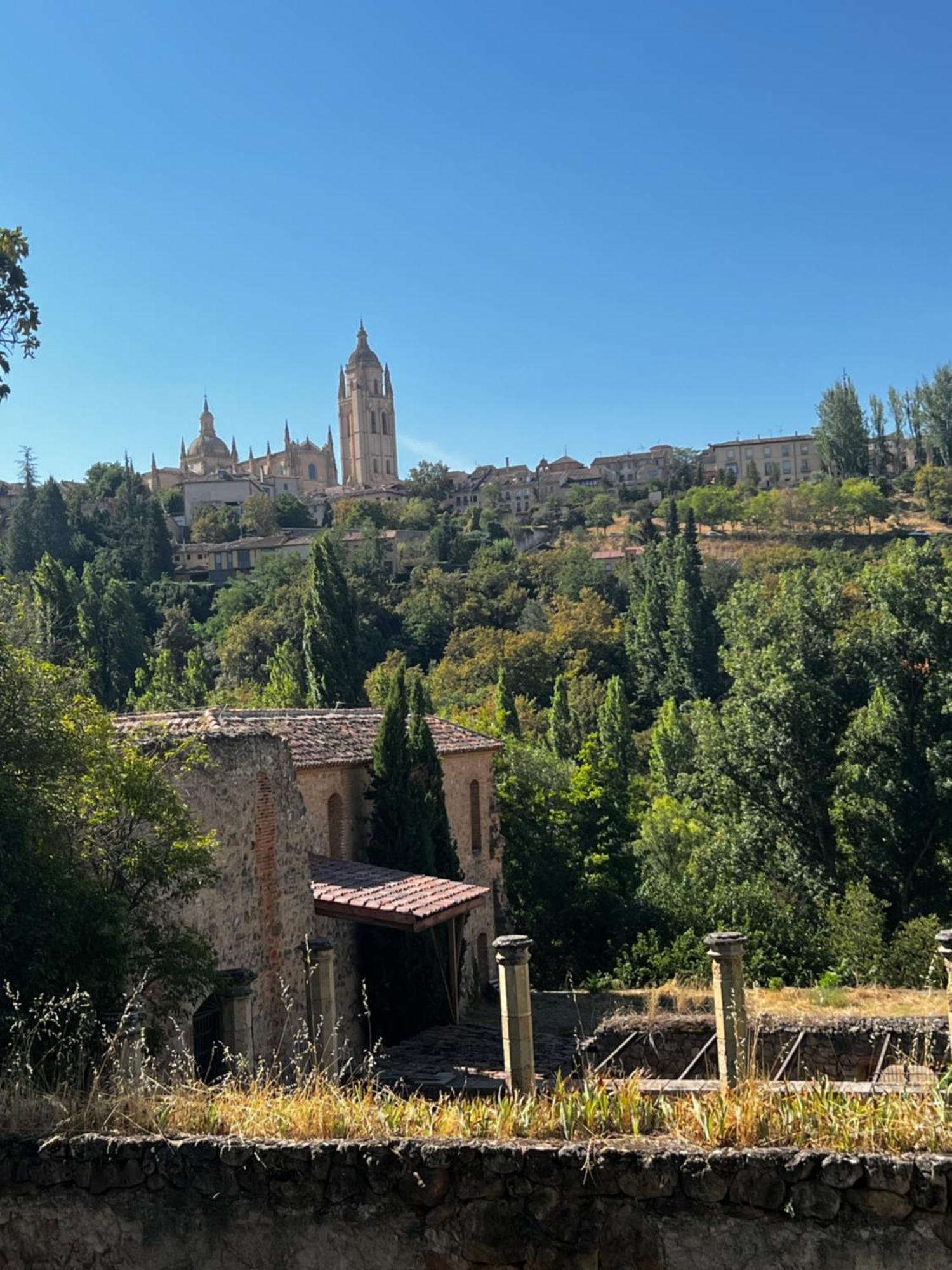 סגוביה Hostal Juan Bravo מראה חיצוני תמונה
